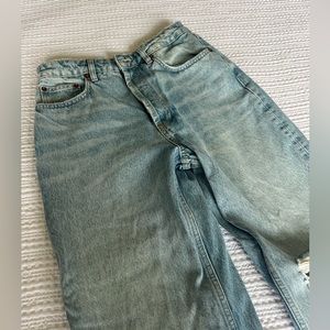 Zara straight leg jeans. Size 6. Great quality
